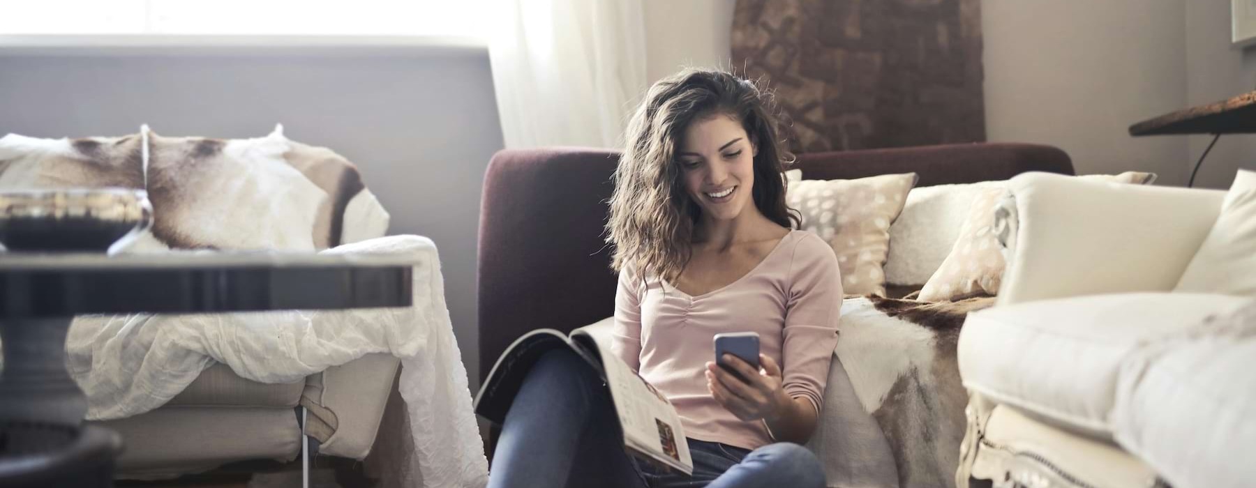  woman sitting in a living area